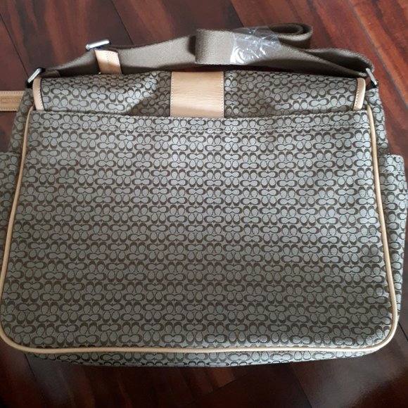 Signature Coach Messenger Laptop Shoulder Bag - Picture 2 of 7